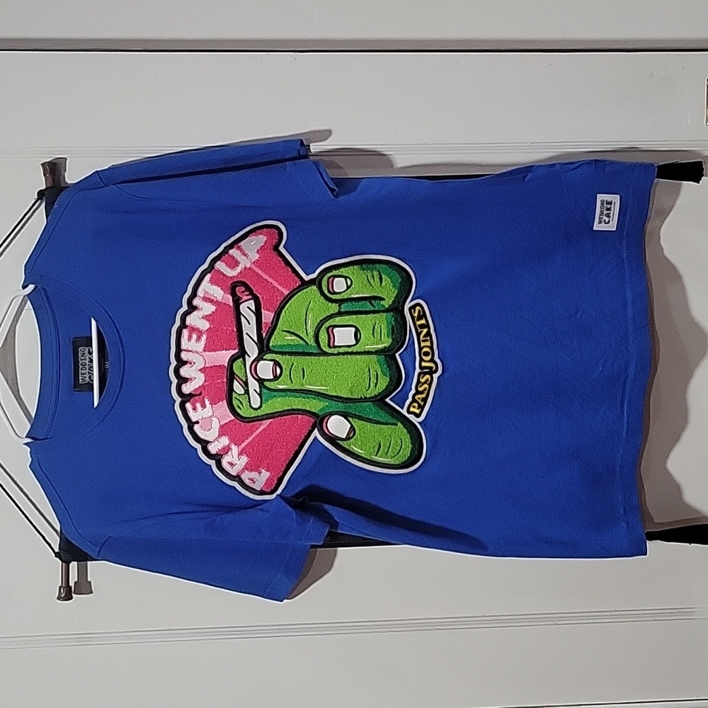 AUTHENTIC WEDDING CAKE TSHIRT. NWOT